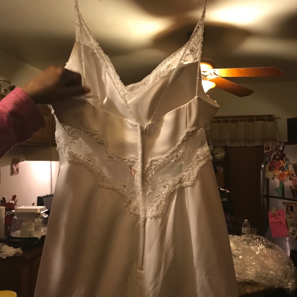 Wedding dress - Picture 7 of 8